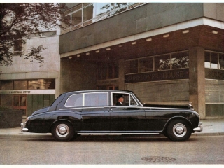 Rolls-Royce-Phantom-VI-01