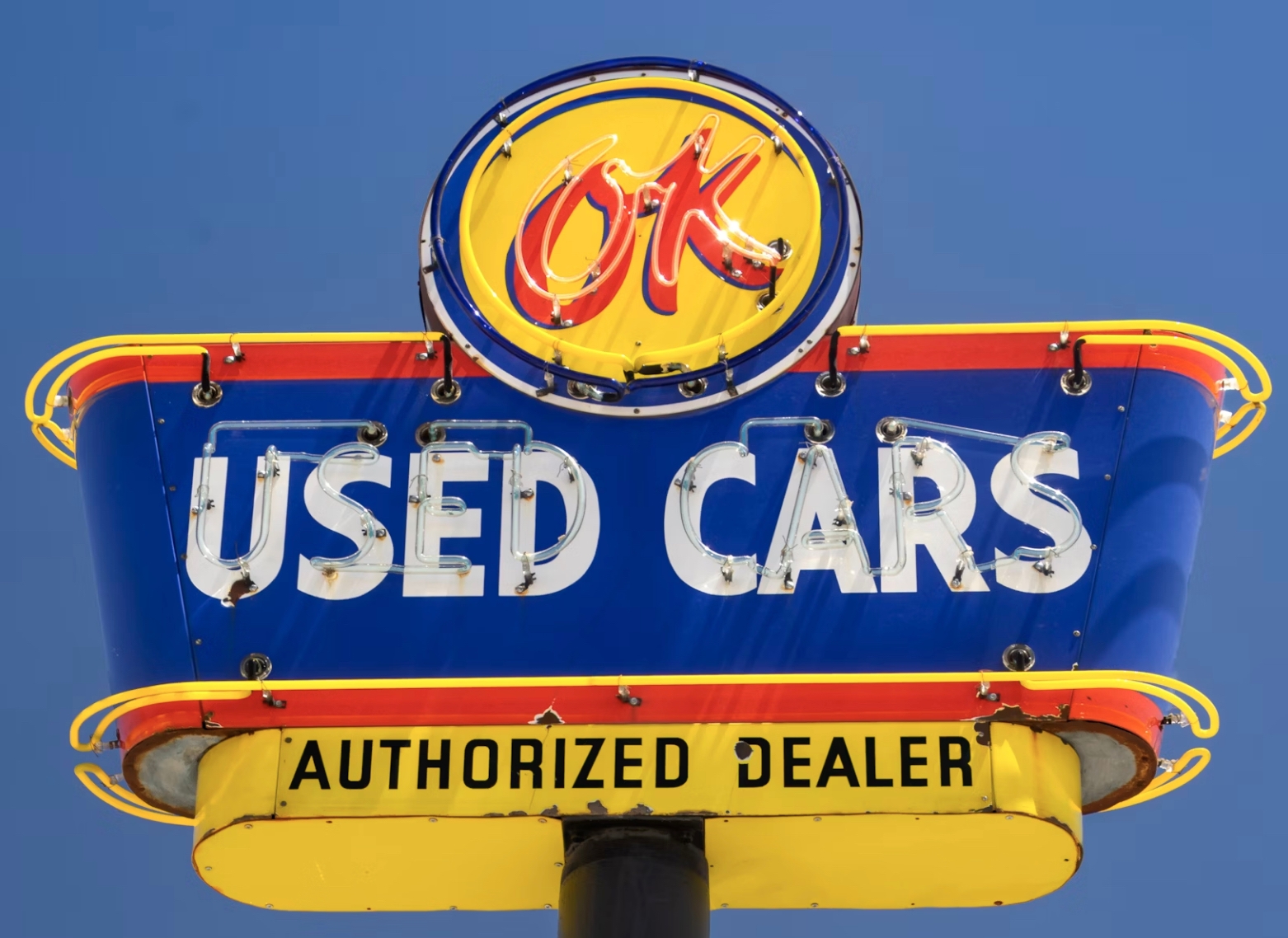 Top 5 Ventajas de comprar en una<br />
agencia de autos seminuevos